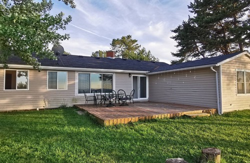 Plympton-Wyoming Cottage | Lakefront Staycation