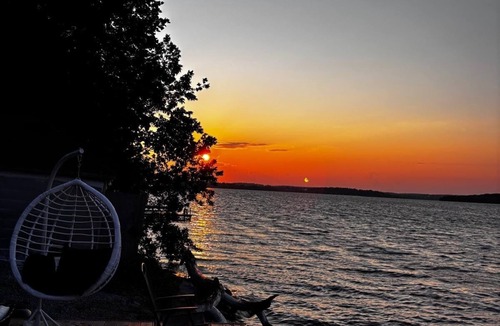 Roseneath House | Lakefront w/5 Bedrooms+Jacuzzi + Game Tables