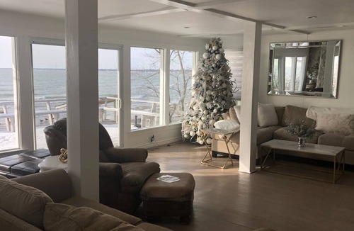 Wainfleet House | Lakehouse with Private Beach!