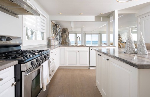 Wainfleet House | Lakehouse with Private Beach!