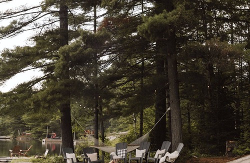 Irondale Cottage | LakeKabin - Lakefront Private Cottage on premium lake | HotTub,Kayaks,Canoe,BBQ