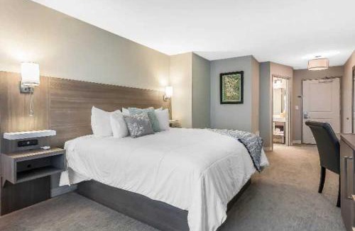 Pelican Rapids Hotel | Lakes Inn at Dunvilla