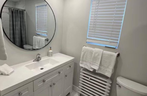 Port Credit Apartment | Lakeshore 2 Bedroom Apartment in Port Credit, Mississauga.