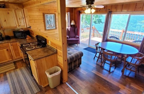 Ray Cabin | Lakeside 2 Bedroom Glacier Cabin on Kab