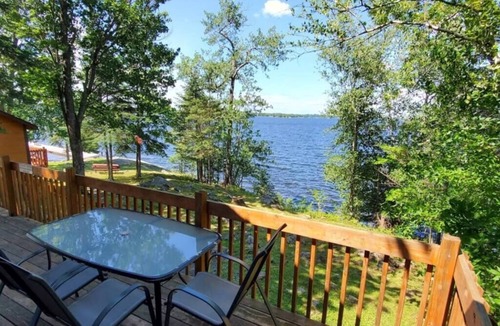Ray Cabin | Lakeside 2 Bedroom Wolf's Den Cabin on Kab