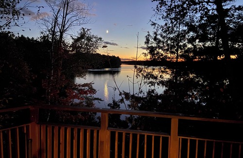 Frontenac Cottage | Lakeside 4 bedroom home on Buck Lake near Kingston