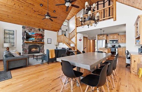 Brainerd Cabin | Lakeside: 4 Kings, Room4Groups, Hot Tub, Dock, Firewood