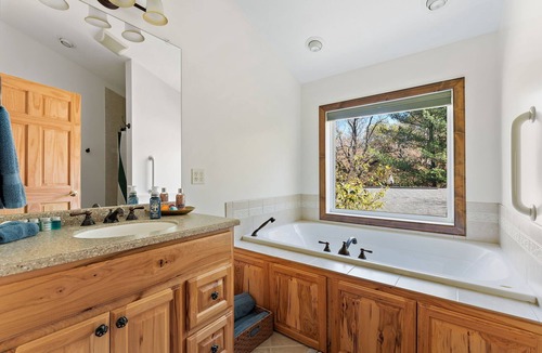 Brainerd Cabin | Lakeside: 4 Kings, Room4Groups, Hot Tub, Dock, Firewood