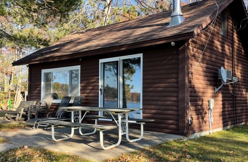 Hillman Cabin | Lakeside Cabin - Sandy Beach & Amazing Lake View!