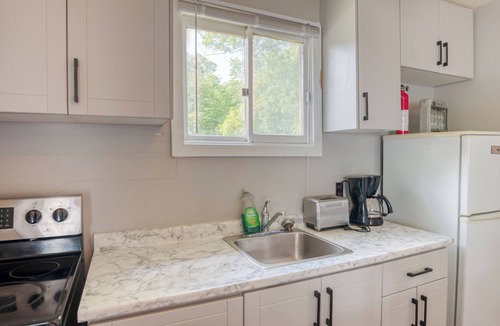 Frontenac Cabin | Lakeside Charm: Cozy 2-Bed Retreat with Forest Views