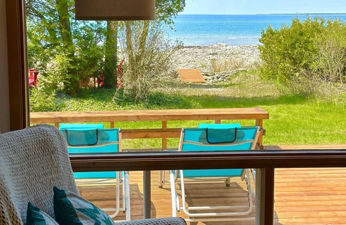 Northern Bruce Peninsula Cottage | Lakeside Cottage - Serene Getaway with Breathtaking Sunsets - Pet Friendly
