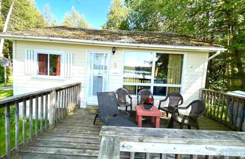 Lakefield Ski Chalet | Lakeside Cottage with Boat BBQ Firepit Swimming Pet Friendly for 6 Family Escape