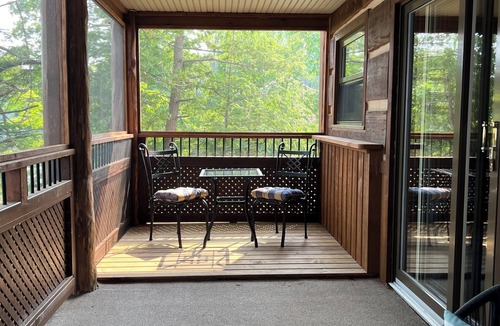 Crowes Landing Cottage | Lakeside, cozy cottage suite, perfect for couple!