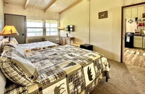 Hill City Apartment | Lakeside Duplex with Lake View
