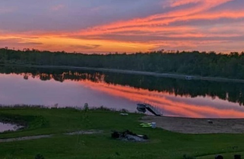 Hill City Apartment | Lakeside Duplex with Lake View