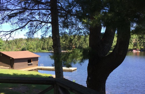 Ahmic Harbour House | Lakeside Family Cottage North East of Parry Sound and Muskoka
