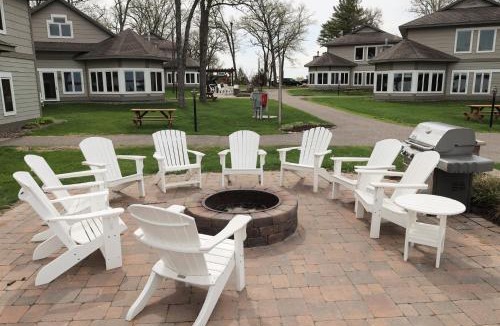 Nisswa Apartment | Lakeside Gull Lake Condo, Playground, Firepit, Boat Rentals
