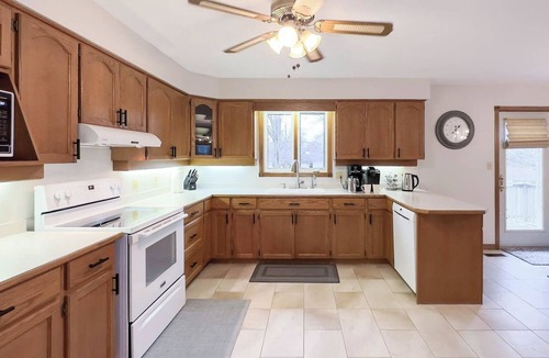 Bayfield Cottage | Lakeside Layover, King Bed! *New Sauna*