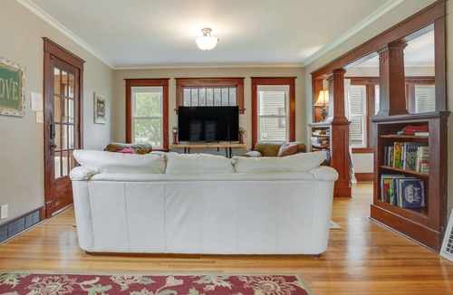 Lindstrom House | Lakeside Lindstrom Retreat w/ Grill & Dock Access