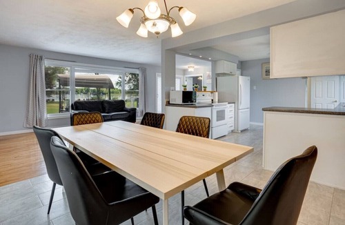 Selwyn House | Lakeside Living: *BBQ Fun, Boat Deck & Playground*