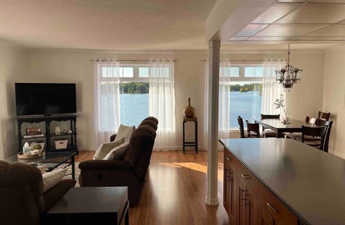 Port Severn Apartment | Lakeside Loft located in Port Severn