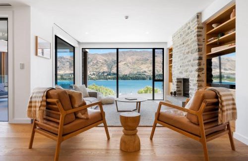 Wanaka Apartment | Lakeside Luxury