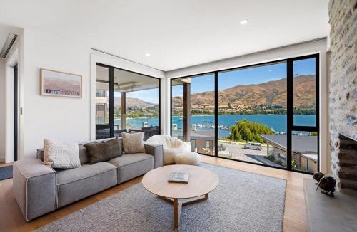 Wanaka Apartment | Lakeside Luxury