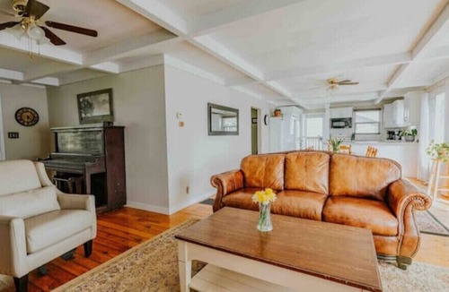 Centre Hastings House | Lakeside property with awesome view