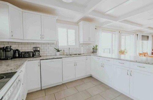 Centre Hastings House | Lakeside property with awesome view