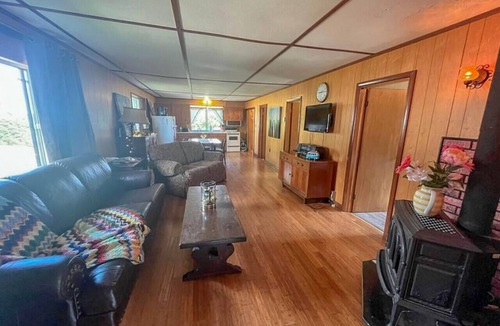 Port McNicoll Cabin | Lakeside Retreat: Steps to Beach