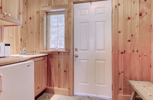 Georgina Ski Chalet | Lakeside Retreat cottage with ideal lakeView (divot)