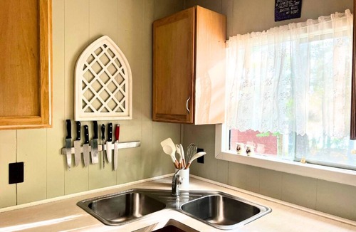 Magnetawan Cottage | Lakeside Serenity: Cozy Retreat on Ahmic Lake
