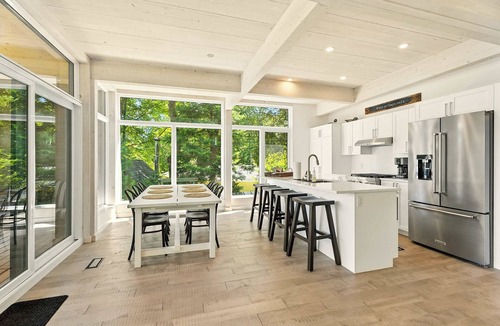 Perry House | Lakeview Cottage Summ