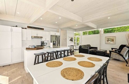 Perry House | Lakeview Cottage Summ