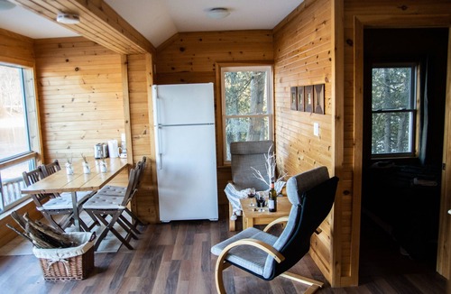 North Frontenac Ski Chalet | Lakeview Cottage - Myers Cave Resort