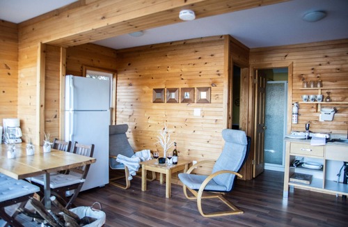 North Frontenac Ski Chalet | Lakeview Cottage - Myers Cave Resort