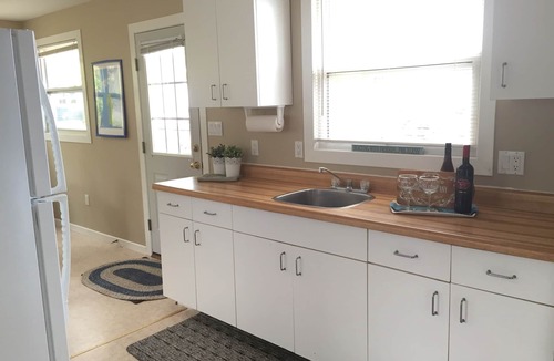 Plympton-Wyoming Cottage | Lakeview Cottage on Private Beach on Lake Huron