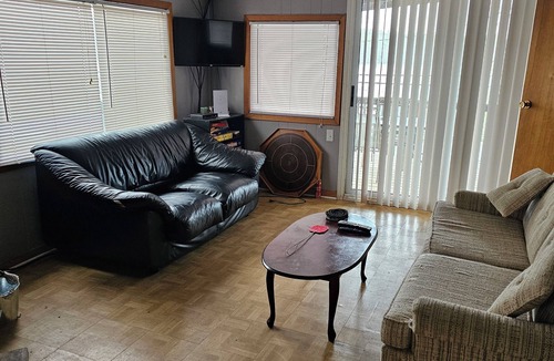 Addington Highlands Cottage | Lakeview cottage on Mazinaw Lake