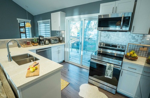 Valentia Cottage | Lakeview Cozy Cottage: Close to Water for Swimming, Fishing & Kayaking