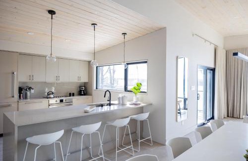 Bridgenorth House | Lakeview House by Leavetown Vacations