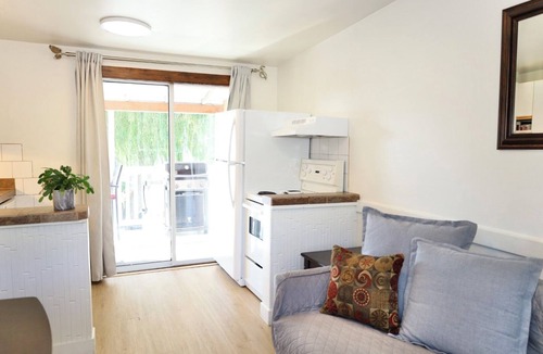 Central Okanagan Cottage | Lakeview Paradise cabin 2
