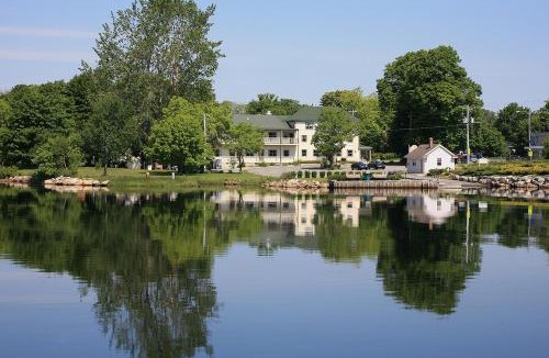 Liverpool Hotel | Lanes Privateer Inn