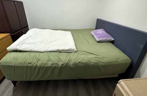 Durham Region Bed & Breakfast | Large 1-Bedroom | King Bed | Full Kitchen & Bath | Near Ontario Tech