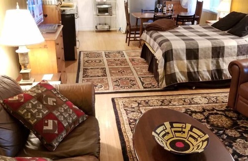 Kingston Apartment | Large 2 Bedroom Apartment,5 minutes to Downtown,University,Hospitals,Waterfront