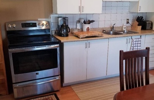 Kingston Apartment | Large 2 Bedroom Apartment,5 minutes to Downtown,University,Hospitals,Waterfront