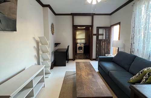 The Beaches House | Large 2bedroom Flat on the Water in the BeachesToronto-Sandy toes & full tummies