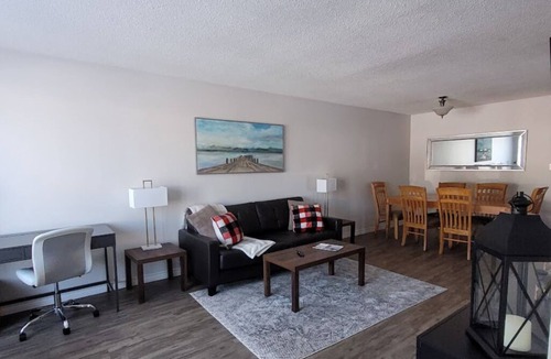 North Bay House | Large 3 bedroom unit, family friendly neighbourhood close to parks!