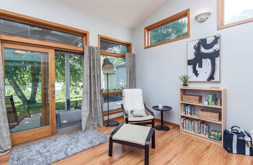 Rochester House | Large 4 Queen beds, 2 Full Bathrooms with Rec room near Mayo Clinic