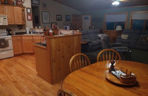 Crosslake Cabin | Large cabin close to Crosslake tucked away in the woods
