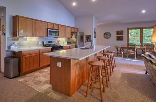 South Haven House | Large Cabin on Lake Sylvia with Tiki Hut